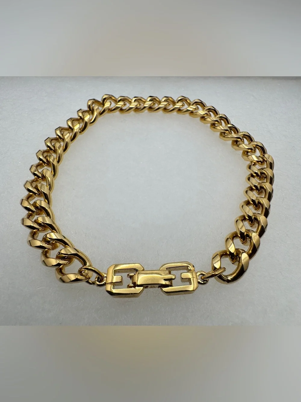 Givenchy Gold-Tone Curb Bracelet with Signature Link Clasp Size: 8.5 Unisex